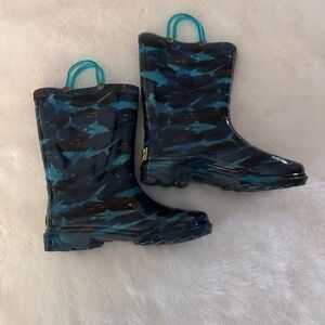 Western Chief Blue and Black Camo rain  Boots
Heels light up at heel strike